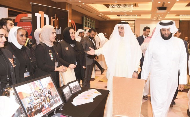 جولة في أحد الأجنحة المشاركة﻿