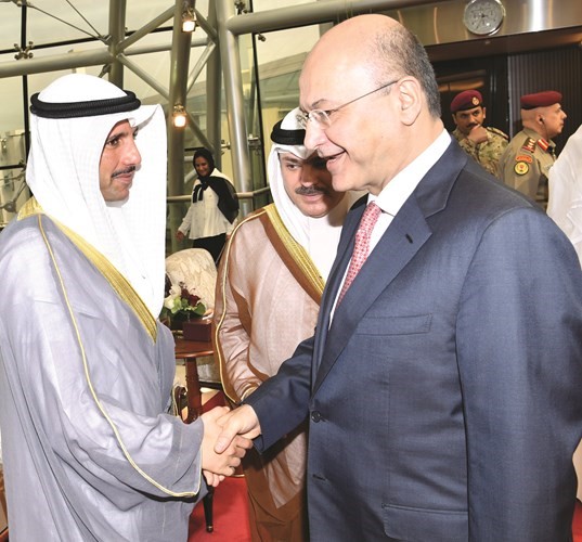 رئيس مجلس الأمة مرزوق الغانم مصافحا الرئيس د.برهم صالح﻿