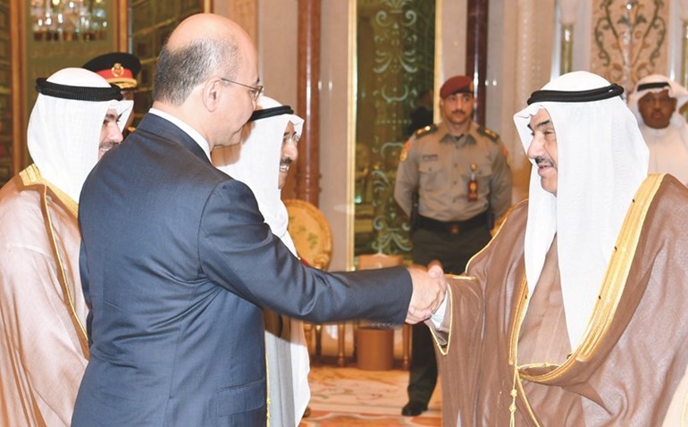 سمو الشيخ ناصرالمحمد مصافحا الرئيس العراقي ﻿