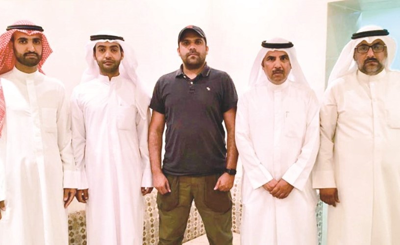 ناصر البرغش وخالد المشعان وأعضاء الفريق﻿