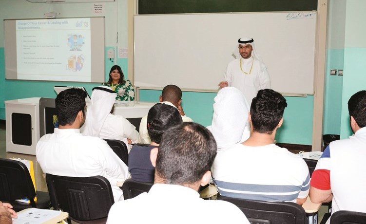 «الأهلي» يعرض تصوراته حول «أسرار النجاح في الحياة المهنية» على طلاب جامعة الكويت