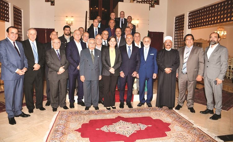 مدير عام أمن الدولة اللبناني طوني صليبا متوسطا القائم بالأعمال في السفارة اللبنانية نسرين بوكرم والحاج حسان حوحو والشيخ نسيب قانصو	 (قاسم باشا)﻿