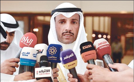 رئيس مجلس الأمة مرزوق الغانم متحدثا للصحافيين