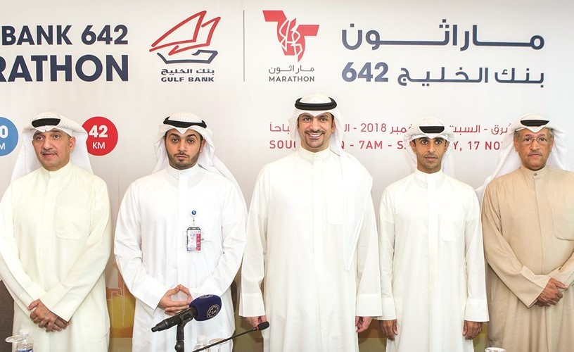 الأمير إلى جانب ممثلي رعاة الحدث الكبير عقب المؤتمر الصحافي ﻿