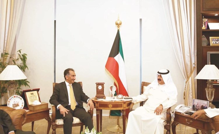 خالد الجارالله خلال اجتماعه مع نزار الخيرالله ﻿