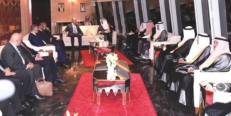 سمو الشيخ جابر المبارك والرئيس د.برهم صالح خلال مأدبة العشاء في أبراج الكويت﻿