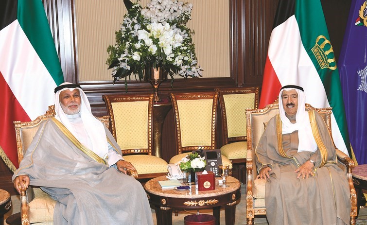 صاحب السمو الأمير الشيخ صباح الأحمد ﻿﻿مستقبلا المستشار يوسف المطاوعة﻿