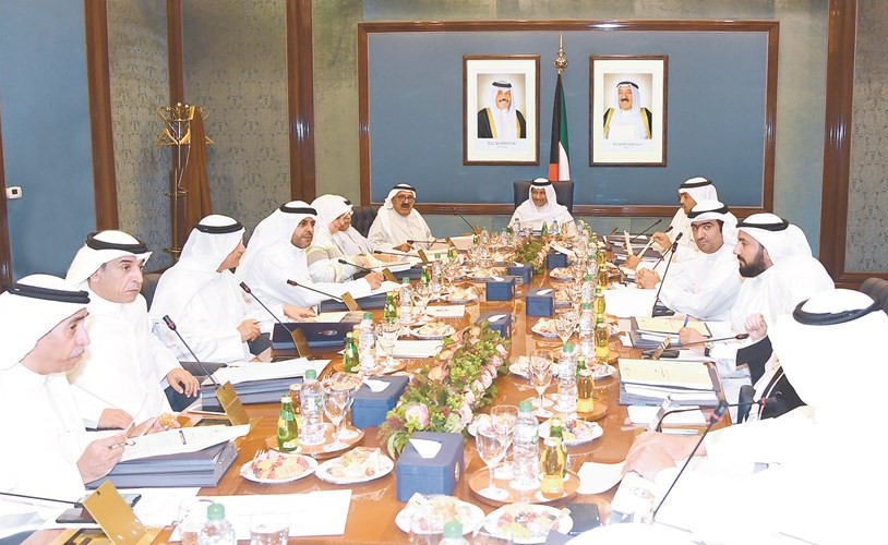 سمو رئيس مجلس الوزراء الشيخ جابر المبارك مترئسا الاجتماع أمس﻿