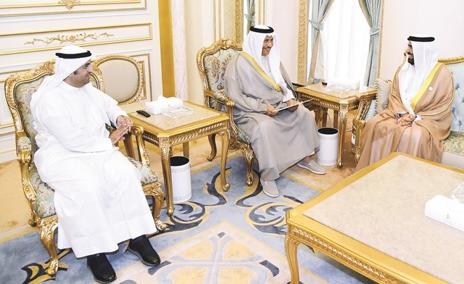 سمو رئيس الوزراء الشيخ جابر المبارك مستقبلا السفير الإماراتي رحمه الزعابي بحضور د.نايف الحجرف﻿