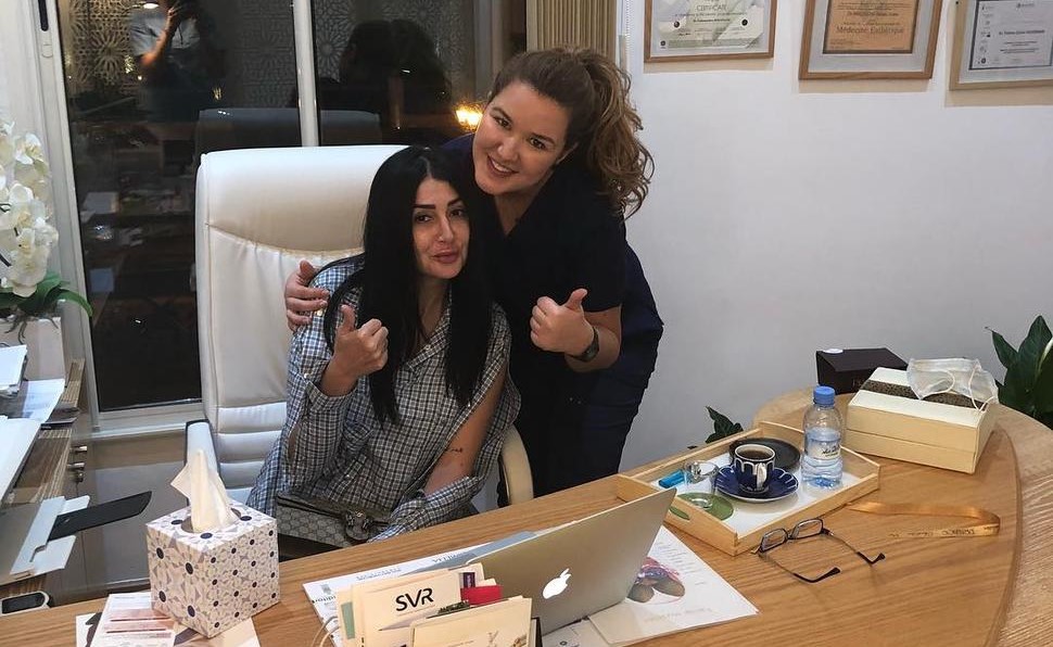 شاهد.. غادة عبد الرازق تكشف التجميل الذي خضعت له مؤخراً بصور من داخل العيادة
