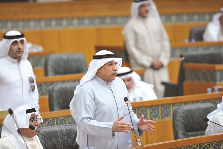 الشيخ خالد الجراح متحدثا في الجلسة﻿
