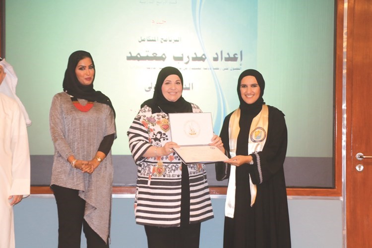 مركز خدمة المجتمع والتعليم المستمر بجامعة الكويت يختتم البرنامج التدريبي لإعداد مدرب معتمد