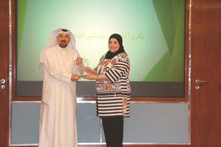 مركز خدمة المجتمع والتعليم المستمر بجامعة الكويت يختتم البرنامج التدريبي لإعداد مدرب معتمد