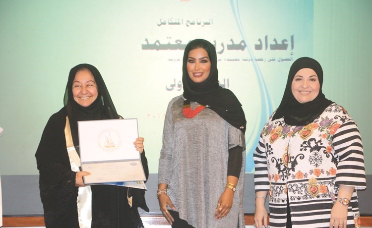 مركز خدمة المجتمع والتعليم المستمر بجامعة الكويت يختتم البرنامج التدريبي لإعداد مدرب معتمد