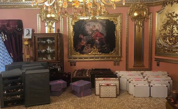 ترتدي فساتين قيمتها 450 ألف دولار في حفل زفاف أسطوري