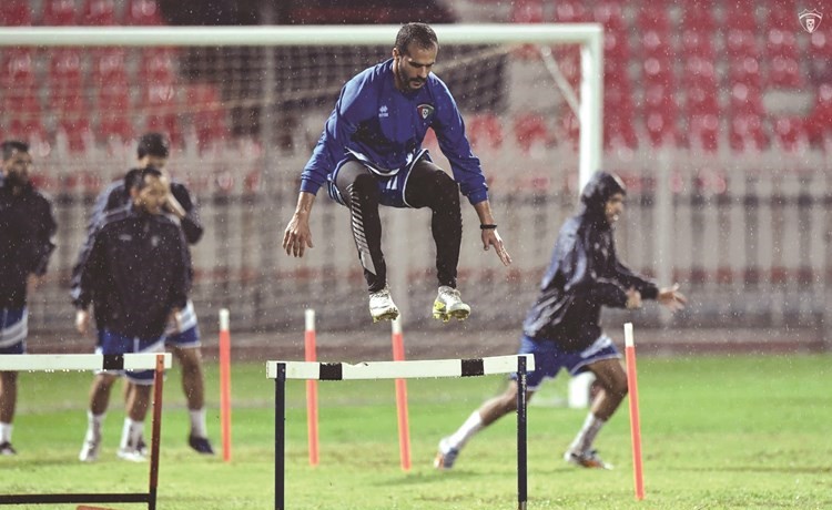 إلغاء مباراة البحرين.. والأزرق يواصل تدريباته