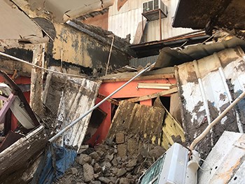 انهيار جزء من سقف أحد العقارات بخيطان بعد تأثره بكمية الأمطار الغزيرة