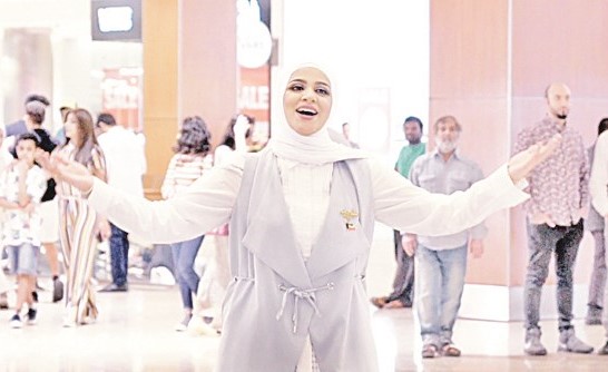 إسراء الحسيني أثناء تصوير الأغنية﻿