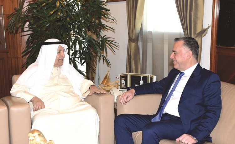 علي الغانم مستقبلا جورج كيرتيس﻿