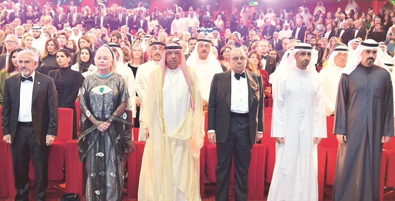 الشيخ مشعل الجابر والشيخ محمد الجراح والشيخة بولا الصباح ود.هلال الساير وجمع من الحضور﻿