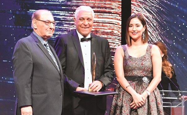 د.الطاهر بن الأخضر متسلما جائزة تكريم تونس﻿