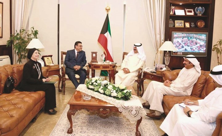نائب وزير الخارجية خالد الجارالله أثناء اجتماعه مع السفير المصري طارق القوني	﻿