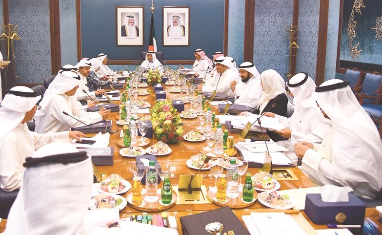 سمو رئيس الوزراء الشيخ جابر المبارك مترئسا جلسة المجلس﻿