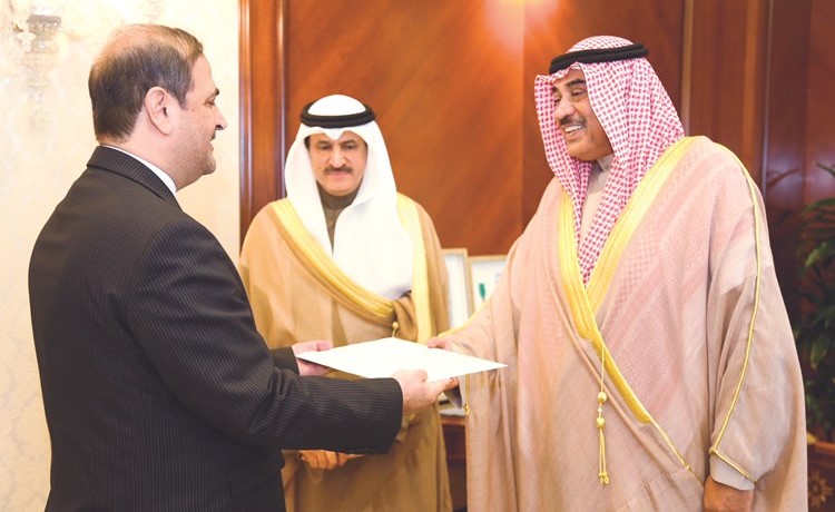 الشيخ صباح الخالد يتسلم نسخة من أوراق اعتماد السفير الإيراني الجديد محمد إيراني﻿