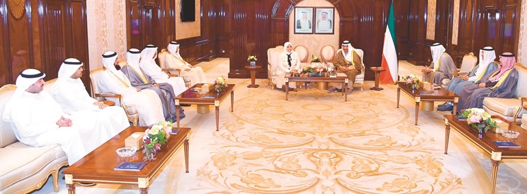 سمو الشيخ جابر المبارك خلال استقباله هند الصبيح وأمين عام واعضاء الاتحاد الهندسي الخليجي ﻿