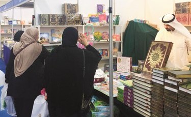 مكتبة دار التعريف بمعرض الكتاب﻿