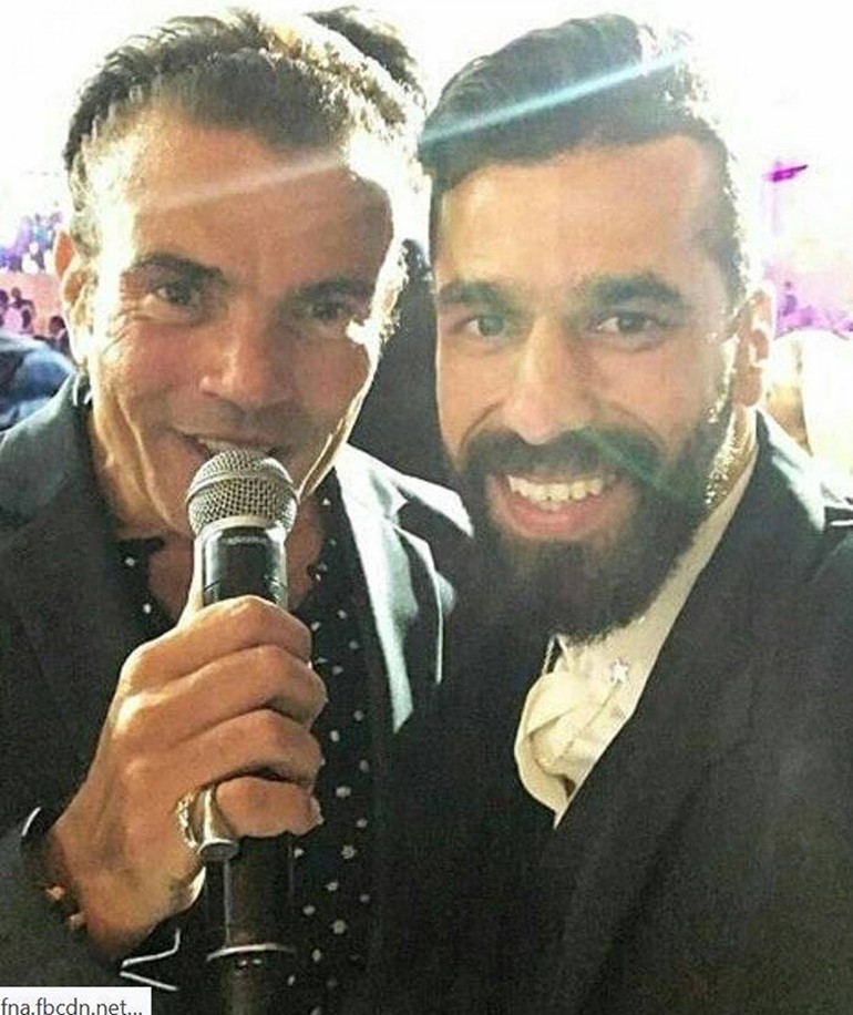 صورة.. عمرو دياب يصدم معجبيه بآخر ظهور له... "كبرت أوي يا هضبة" و"خوّفني"