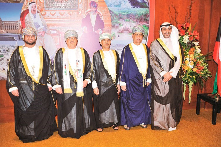 الشيخ محمد العبدالله يبارك للسفير العماني ﻿