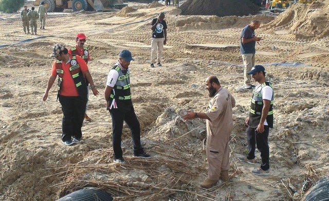 عبد العزيز الصباح خلال جولة في المدينة ﻿