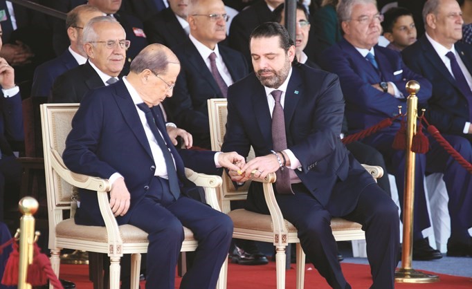 الرئيس العماد ميشال عون والرئيس المكلف سعد الحريريخلال حضورهما العرض العسكري بمناسبة عيد الاستقلال -(رويترز)﻿