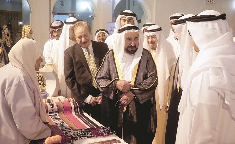 الشيخ د.سلطان بن محمد القاسمي يزور فعاليات أسبوع التراث الكويتي	﻿