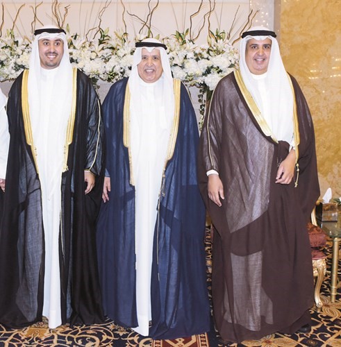 المعرس م.حمود السمار مع والده د.خالد السمار وعمه فواز السمار﻿