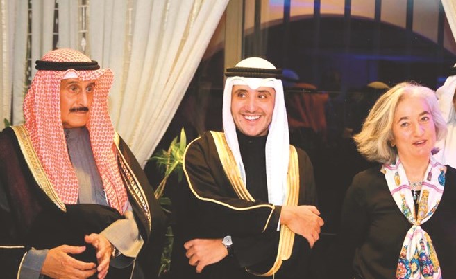 السفيرة الفرنسية ماري ماسدوبوي والشيخ د.أحمد ناصر المحمد والشيخ د.إبراهيم الدعيج﻿