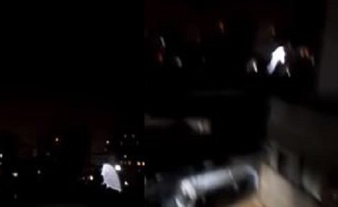 بالفيديو.. ظهور شبح بمدينة عربية يثير الرعب بين سكانها