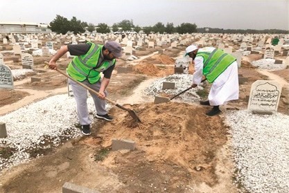 حملة نكرم موتانا لدفن القبور التي تضررت بسبب الأمطار﻿