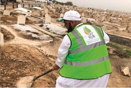 حملة نكرم موتانا لدفن القبور التي تضررت بسبب الأمطار﻿