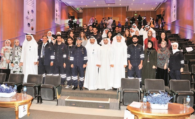 المطيري وفهد الديحاني ومطلق العازمي وغانم العتيبي في لقطة جماعية عقب الكشف عن استراتيجية 2040﻿