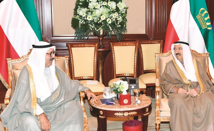 صاحب السمو الأمير الشيخ صباح الأحمد مستقبلا الشيخ ناصر صباح الأحمد﻿