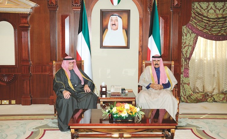 سمو ولي العهد الشيخ نواف الأحمد مستقبلا الشيخ خالد الجراح﻿