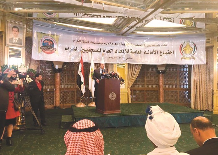 احد المتحدثين في الاجتماع﻿