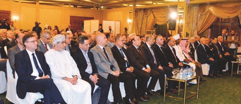أعضاء اتحاد الصحافيين العرب خلال اجتماعهم في دمشق﻿