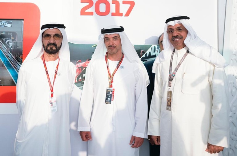 الشيخ أحمد النواف ونائب رئيس الإمارات ورئيس مجلس الوزراء حاكم إمارة دبي الشيخ محمد بن راشد ونائب رئيس المجلس التنفيذي لإمارة أبوظبي الشيخ هزاع بن زايد 