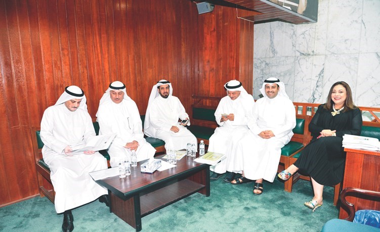 م.نادية الشريدة وفواز النمران وأسامة العميري وخلف المطيري وم.عمار العمار وم.محمد الزعبي ﻿
