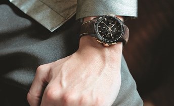 ساعة HyperChrome Chronograph من Rado نقطة لقاء بين القديم والعصري بتقنيتها الفائقة