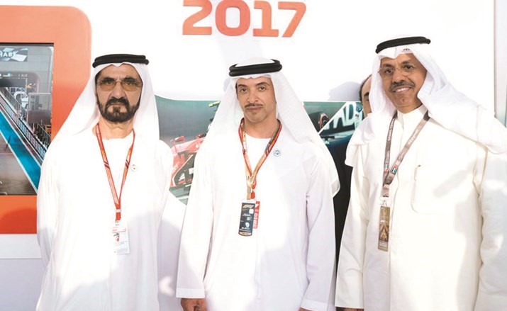 نائب رئيس دولة الإمارات ورئيس مجلس الوزراء وحاكم إمارة دبي صاحب السمو الشيخ محمد بن راشد والشيخ أحمد النواف ونائب رئيس المجلس التنفيذي لإمارة أبوظبي الشيخ هزاع بن زايد﻿
