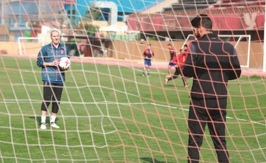 اكرامي يعود لحراسة عرين الاهلي من جديد﻿